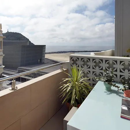 House 2 By Feelfree *