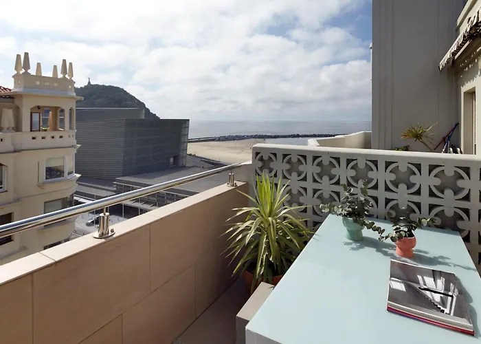 House 2 By Feelfree *